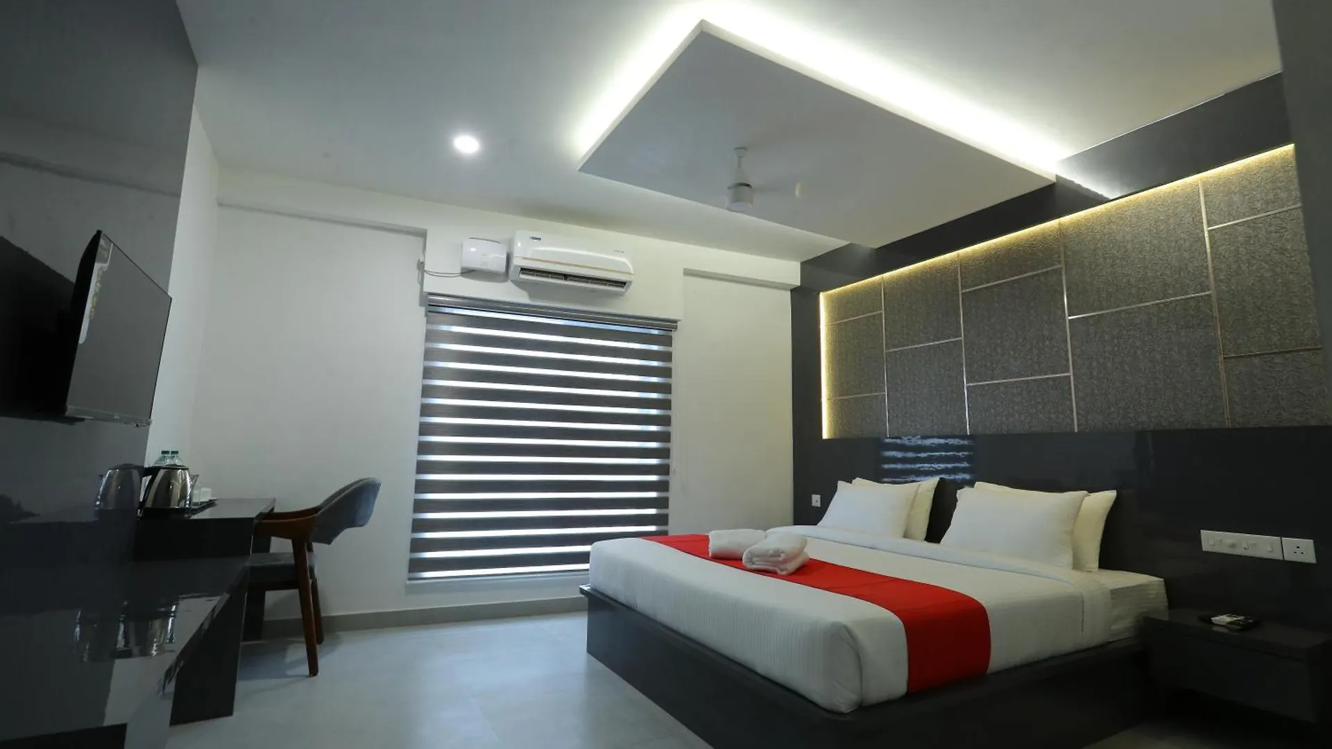 D-Luxe Hotel Kochi 3*,  Hindistan